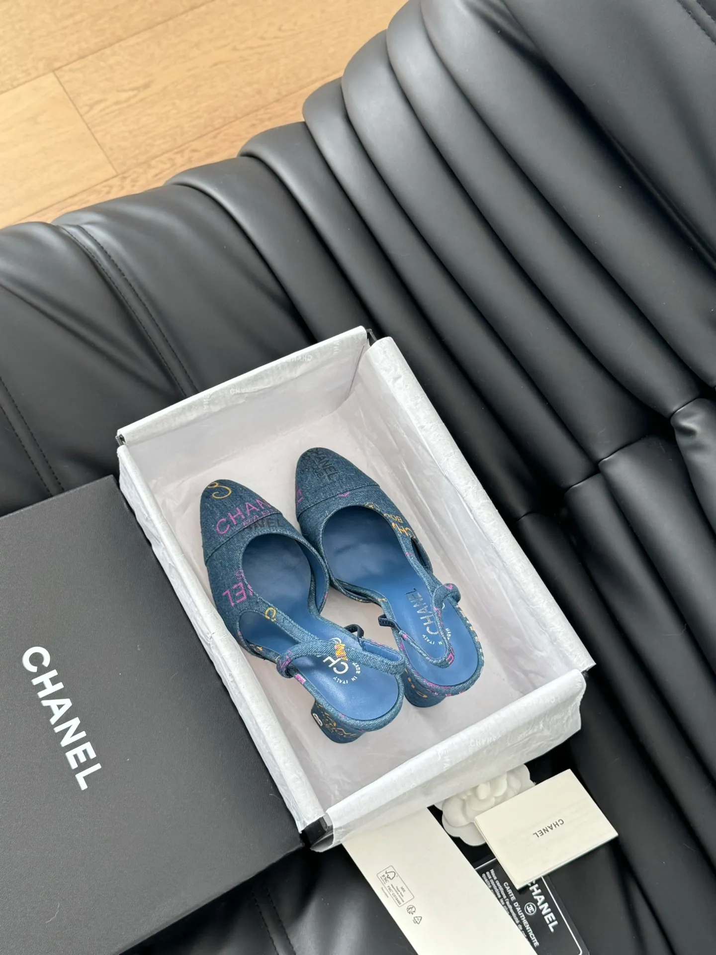 Factory direct sales p500🐘🐘Women's shoes, women's clothing, Chanel classic slingback sandals, I have been making this model for the past few years. This year, we will re-purchase the version and make a detailed copy again. I found that the upper lines and body comfort of the new version have been slightly adjusted! The brand won't say anything because the overall appearance difference is not big and it doesn't affect wearing. All colors now produced are produced according to the latest styles! What you buy is the latest classic model from the counter, made of imported mixed sheepskin surface material, imported mixed sheepskin, and Italian imported cowhide leather soles! High heels 6.5cm Size:35-39 Other sizes can be customized